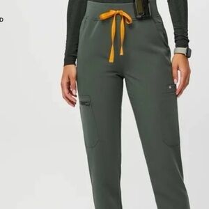 Moss High Waisted Yola™ - Petite Skinny Scrub Pants- Size Medium Petite-